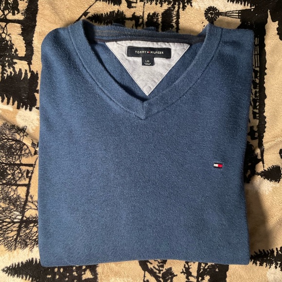Tommy Hilfiger pullover EUC - Picture 1 of 6